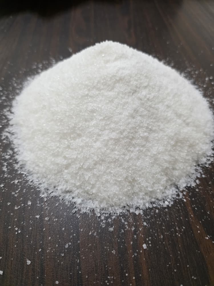 Fines aluminium sulphate — finely crushed product, 0.5 to 2 mm particle size.