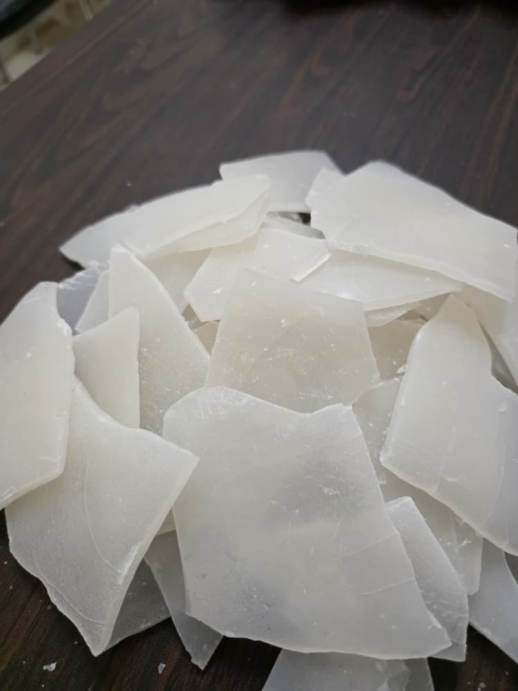 Flaked aluminium sulphate — sheet form, 3 to 6.5 mm thickness.