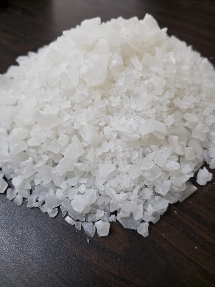 Granules aluminium sulphate — coarse crystals, 2 to 6.5 mm particle size.